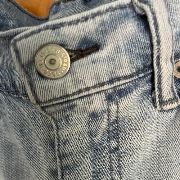 Levi’s 514 Straight Light Wash Jeans - Picture 6 of 6